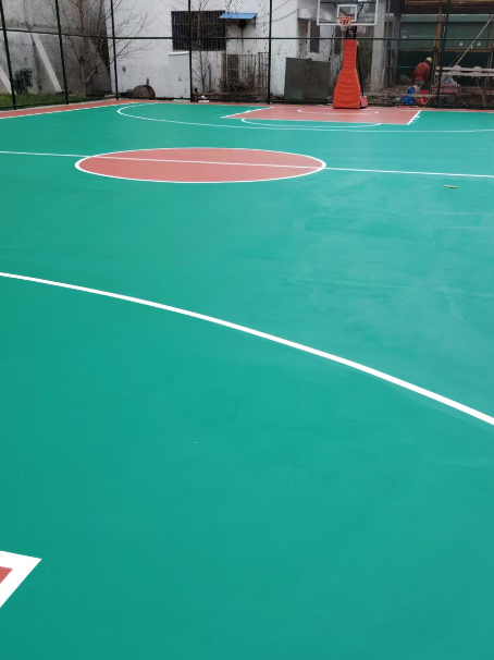 上城 球场长期使用易出现地面开裂